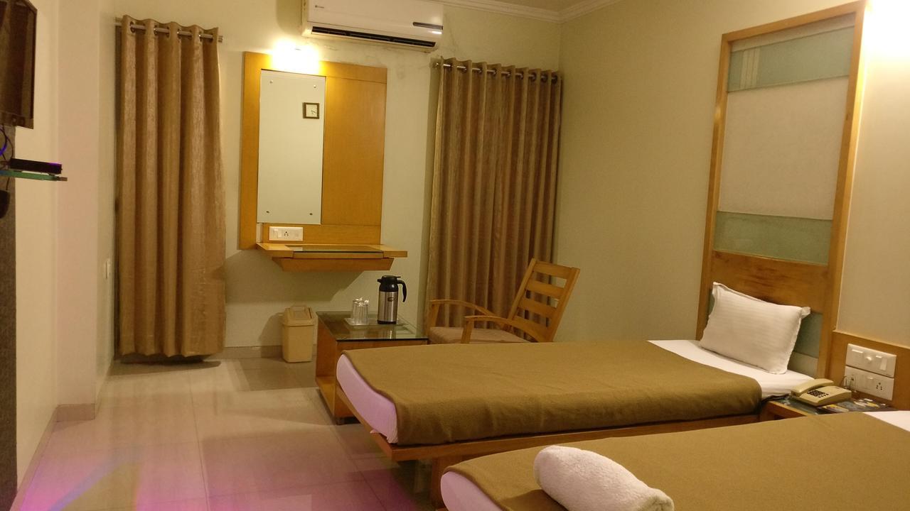 Hotel Easy Retreat Vapi Exteriör bild