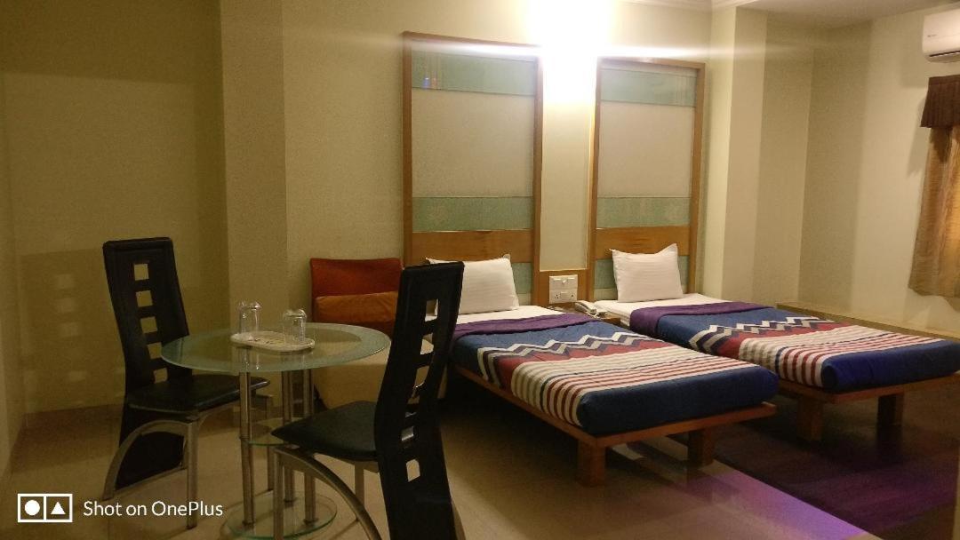 Hotel Easy Retreat Vapi Exteriör bild